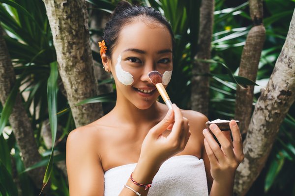 Cosmétique miel bio : révélez l'éclat naturel de votre peau